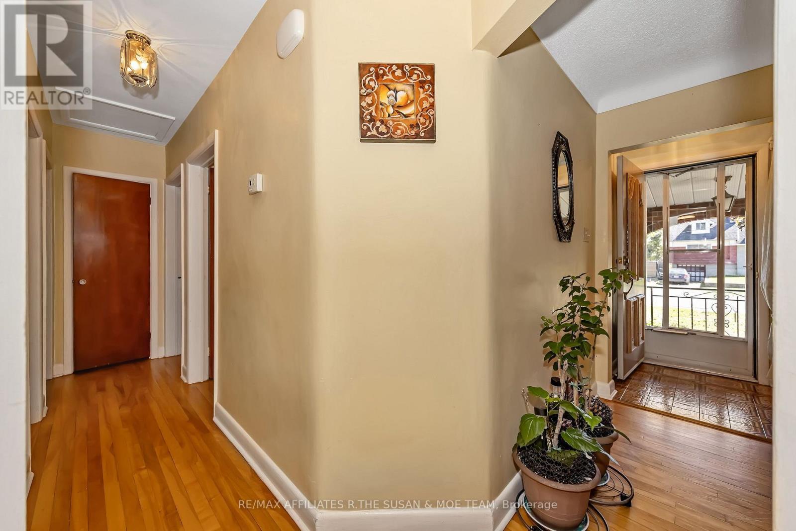 131 Oakridge Boulevard, Ottawa, ON