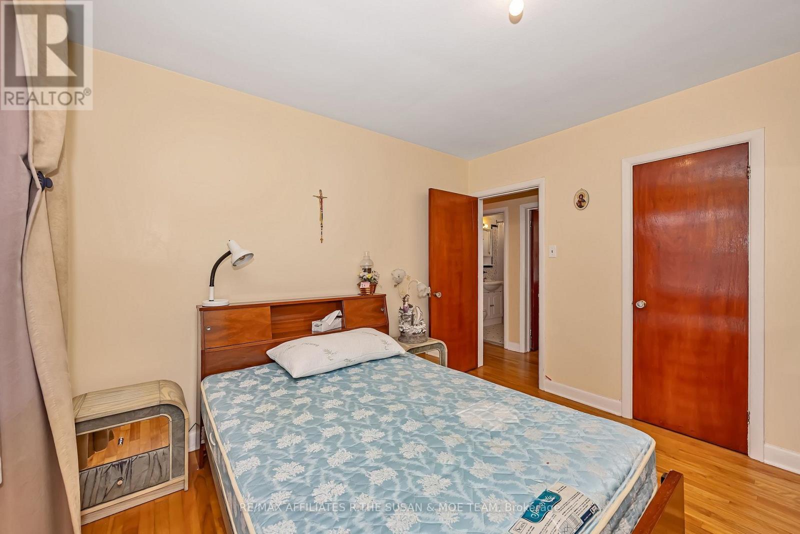 131 Oakridge Boulevard, Ottawa, ON