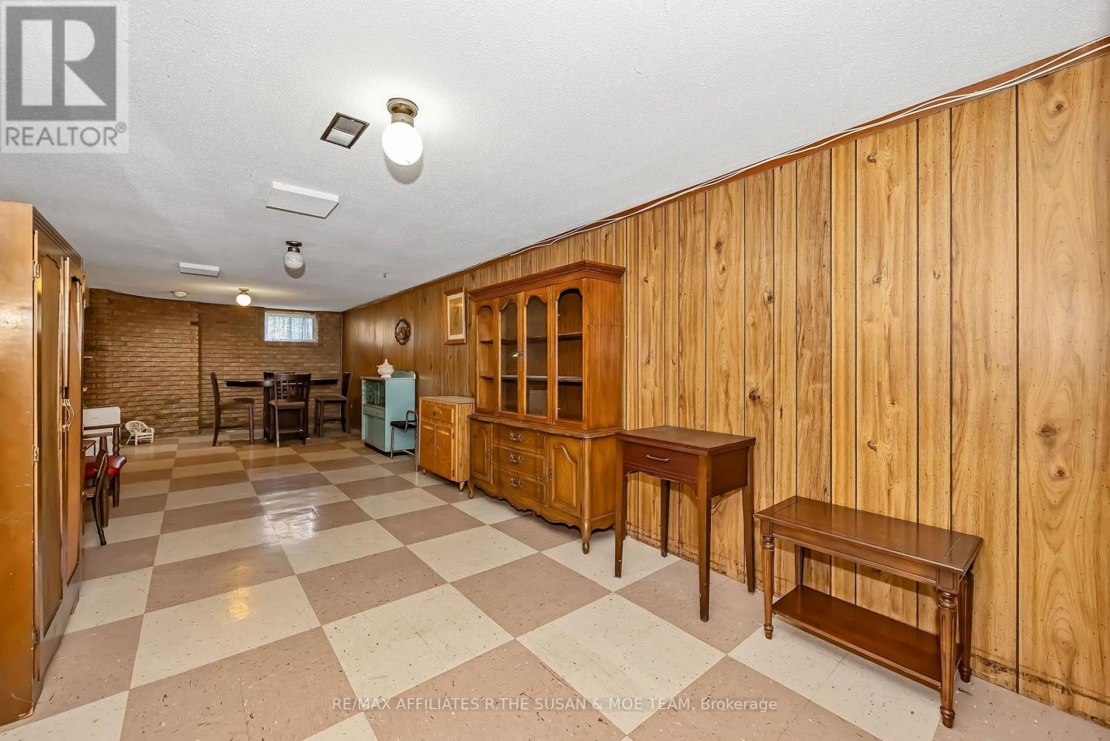 131 Oakridge Boulevard, Ottawa, ON