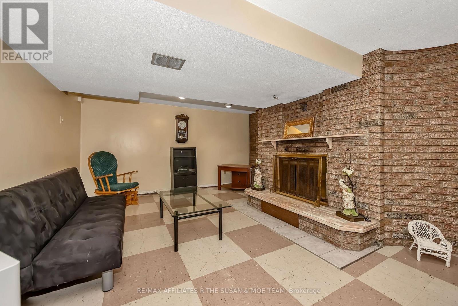 131 Oakridge Boulevard, Ottawa, ON