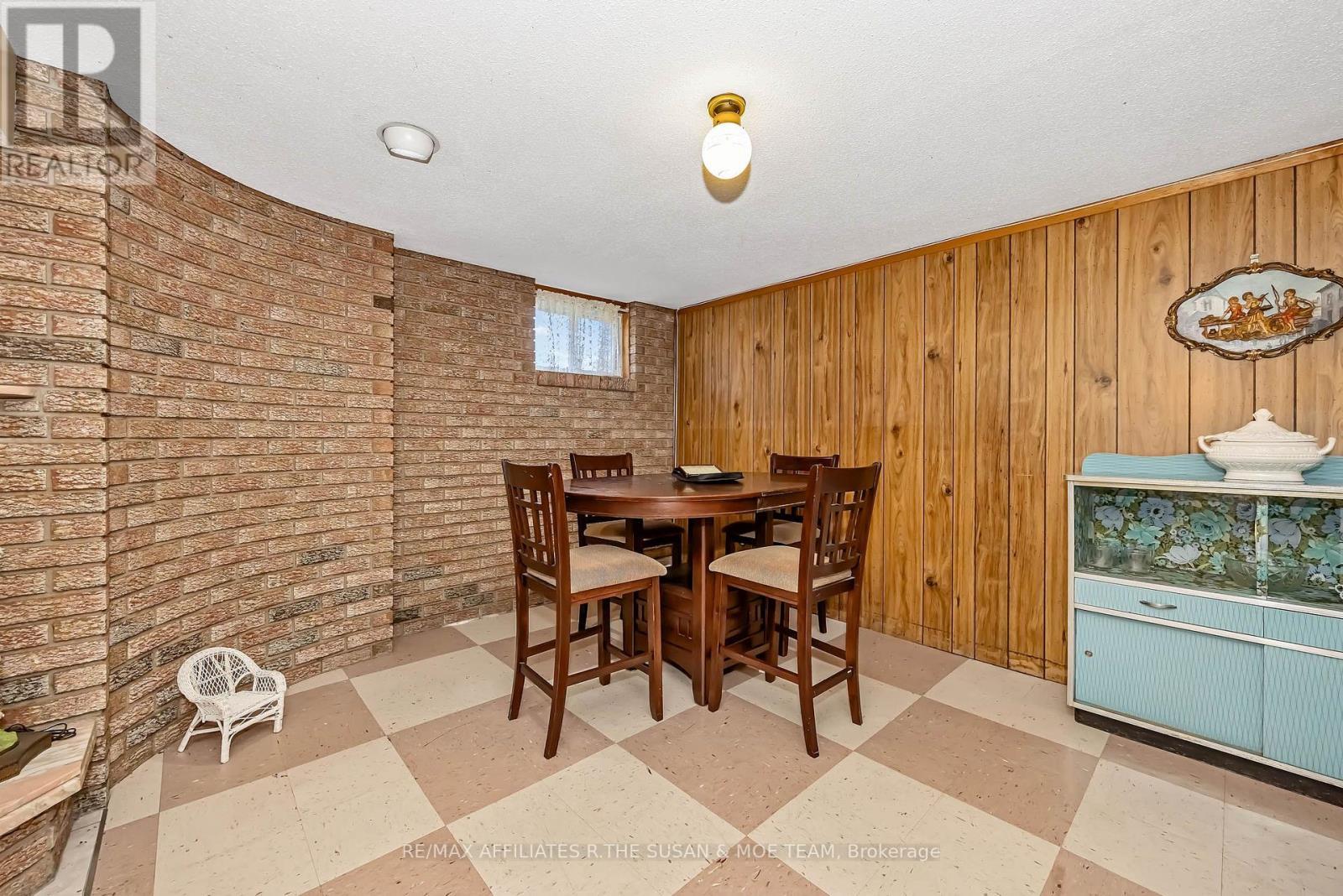 131 Oakridge Boulevard, Ottawa, ON