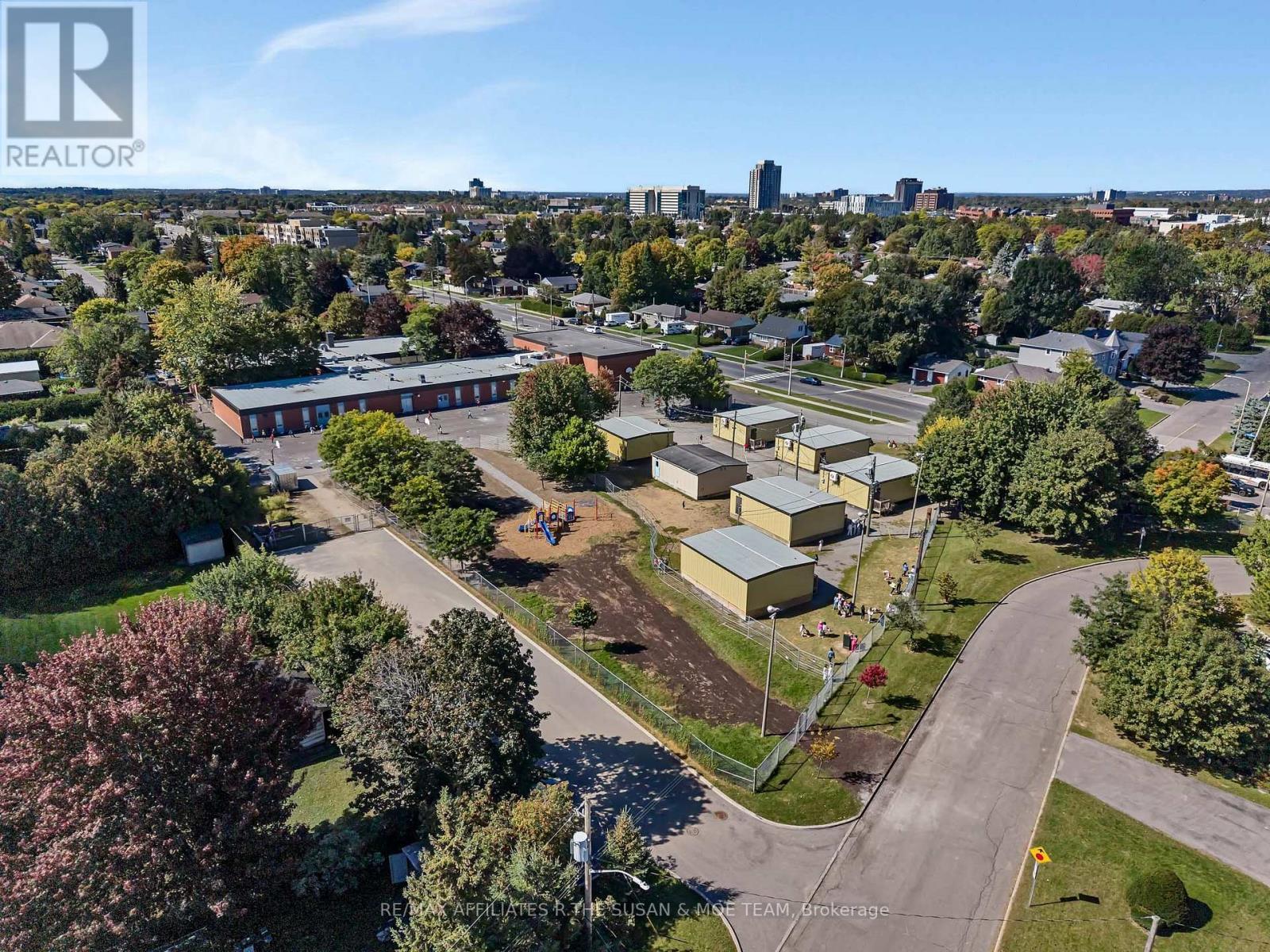 131 Oakridge Boulevard, Ottawa, ON