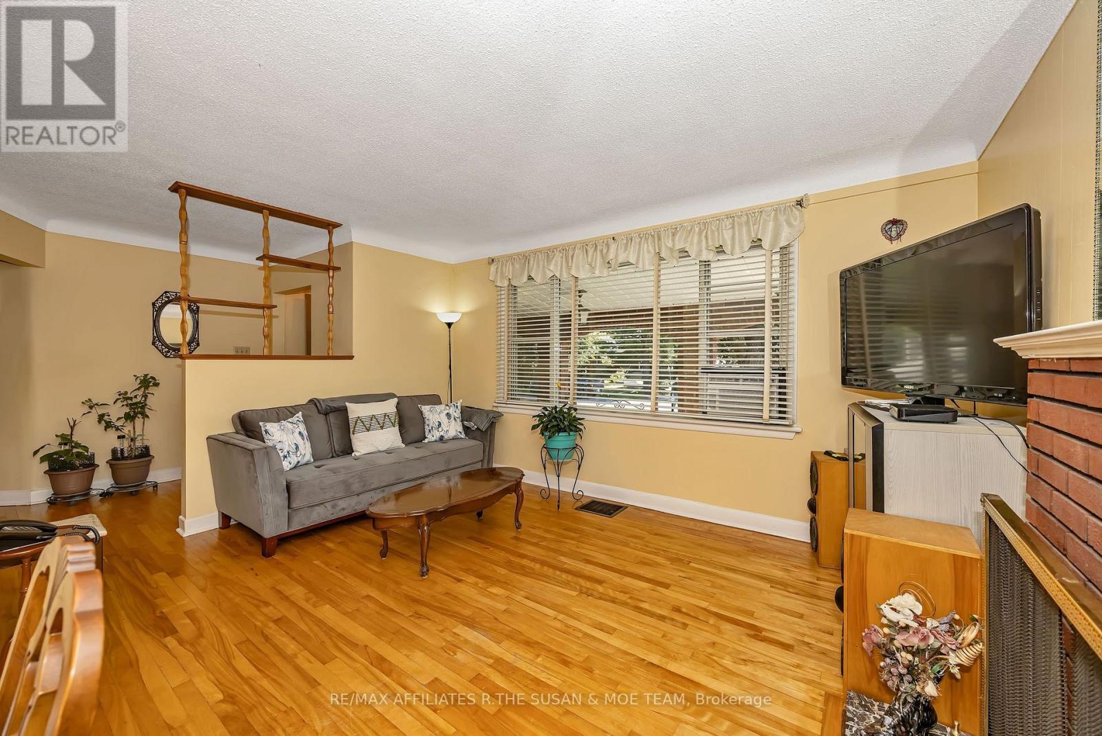 131 Oakridge Boulevard, Ottawa, ON