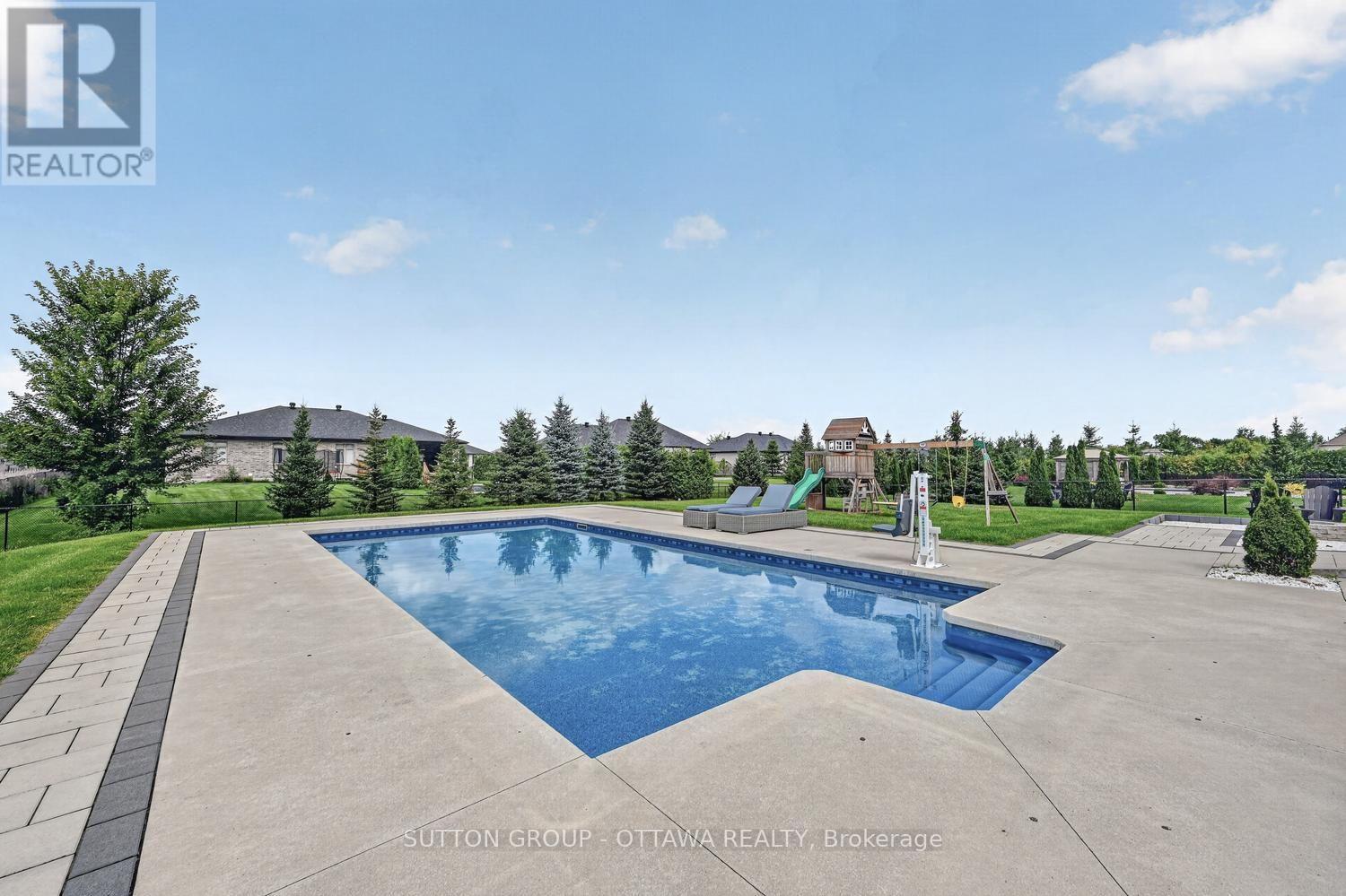 Salt Water Pool - 7095 Still Meadow Way, Ottawa, ON