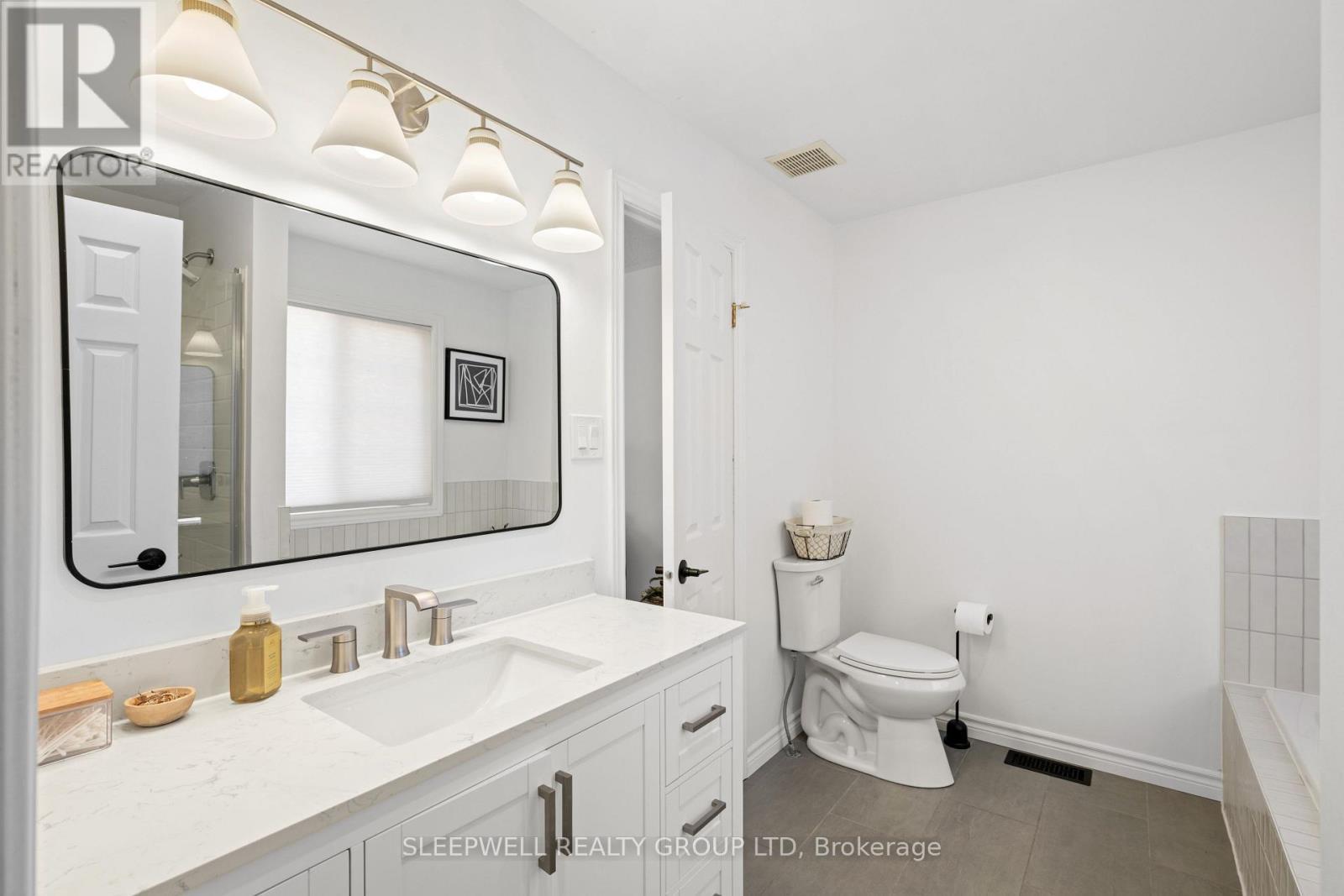 463 Cooper Street, Ottawa, ON