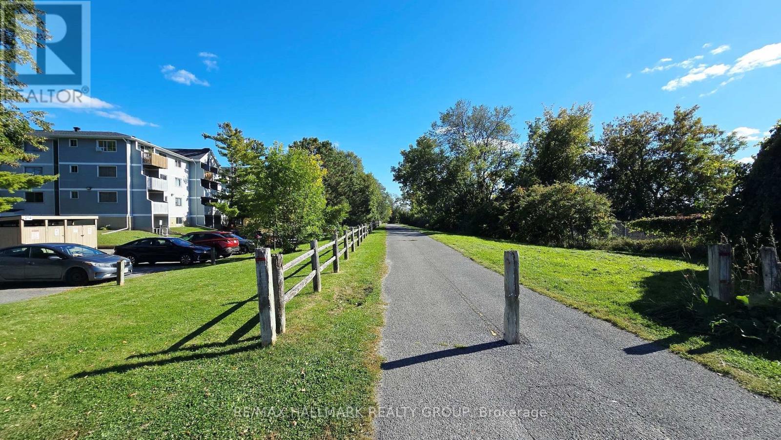 Pathway leading to Nepean Creek Park - 101 - 214 Viewmount Drive, Ottawa, ON