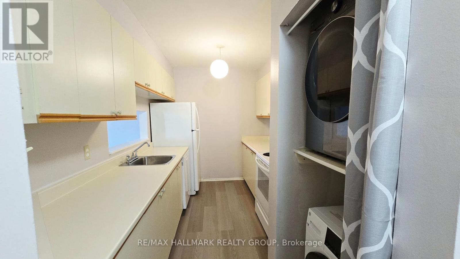Kitchen with laundry area - 101 - 214 Viewmount Drive, Ottawa, ON