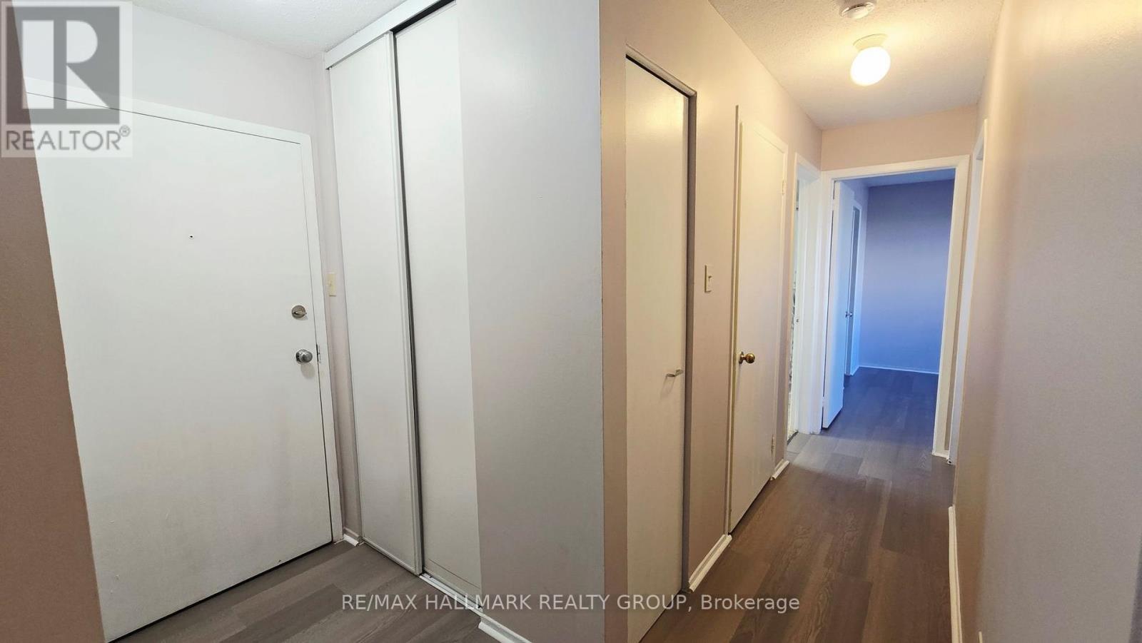 Front entrance with closet & linen closet in hall - 101 - 214 Viewmount Drive, Ottawa, ON