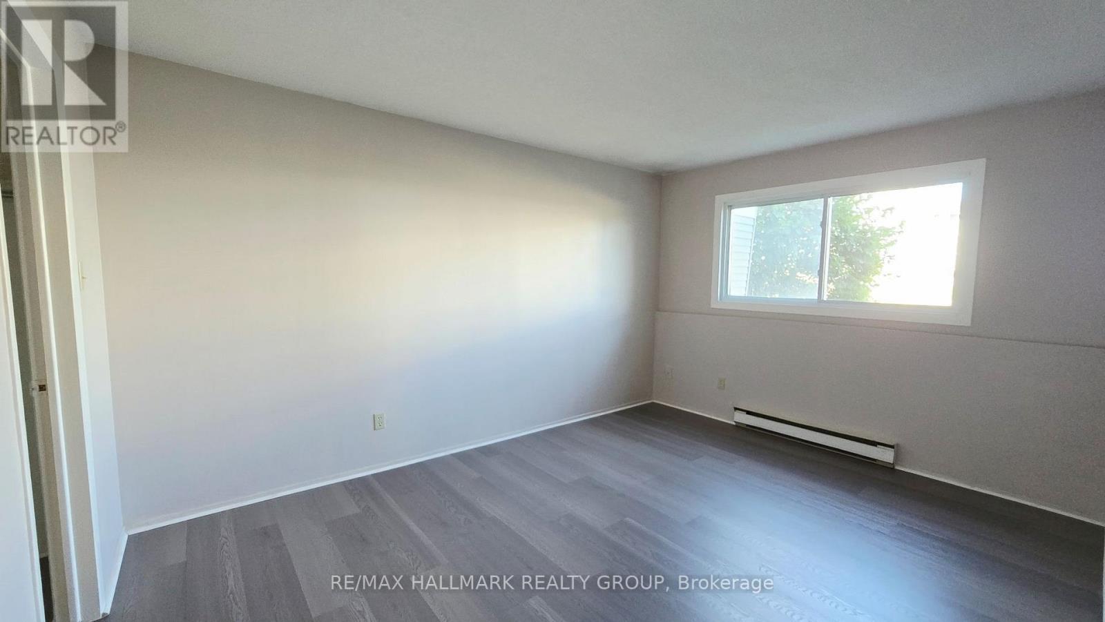 Primary Bedroom has walk-in closet - 101 - 214 Viewmount Drive, Ottawa, ON