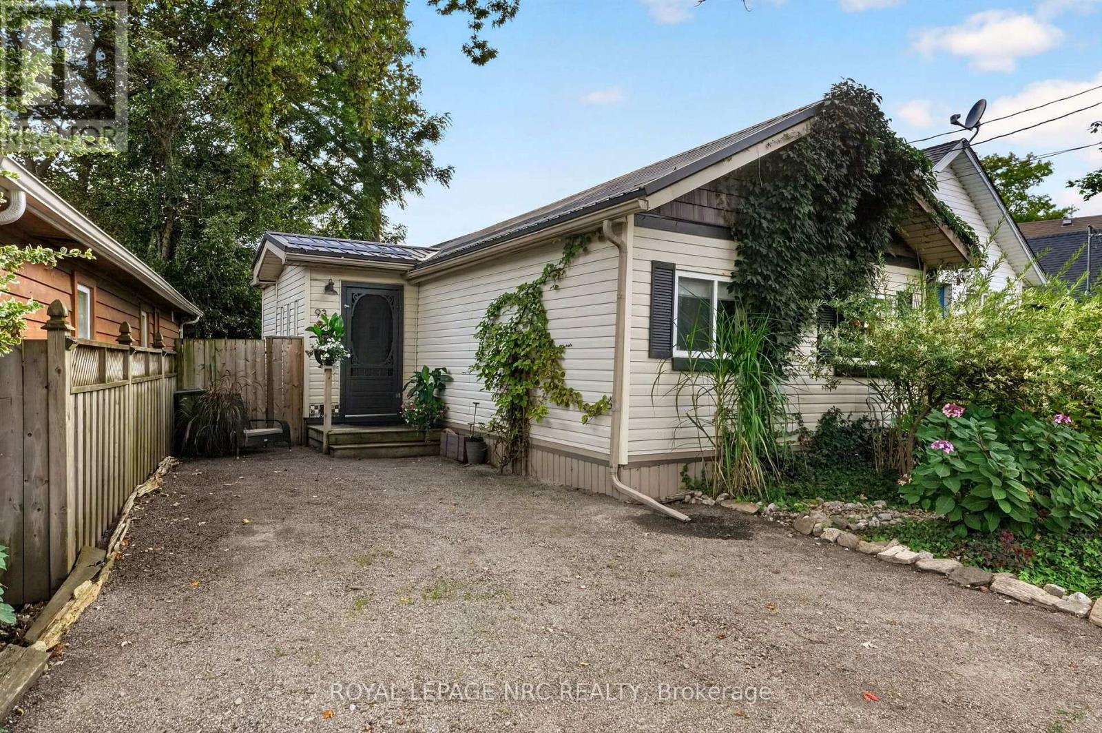 93 Lincoln Road E, Fort Erie (Crystal Beach), ON