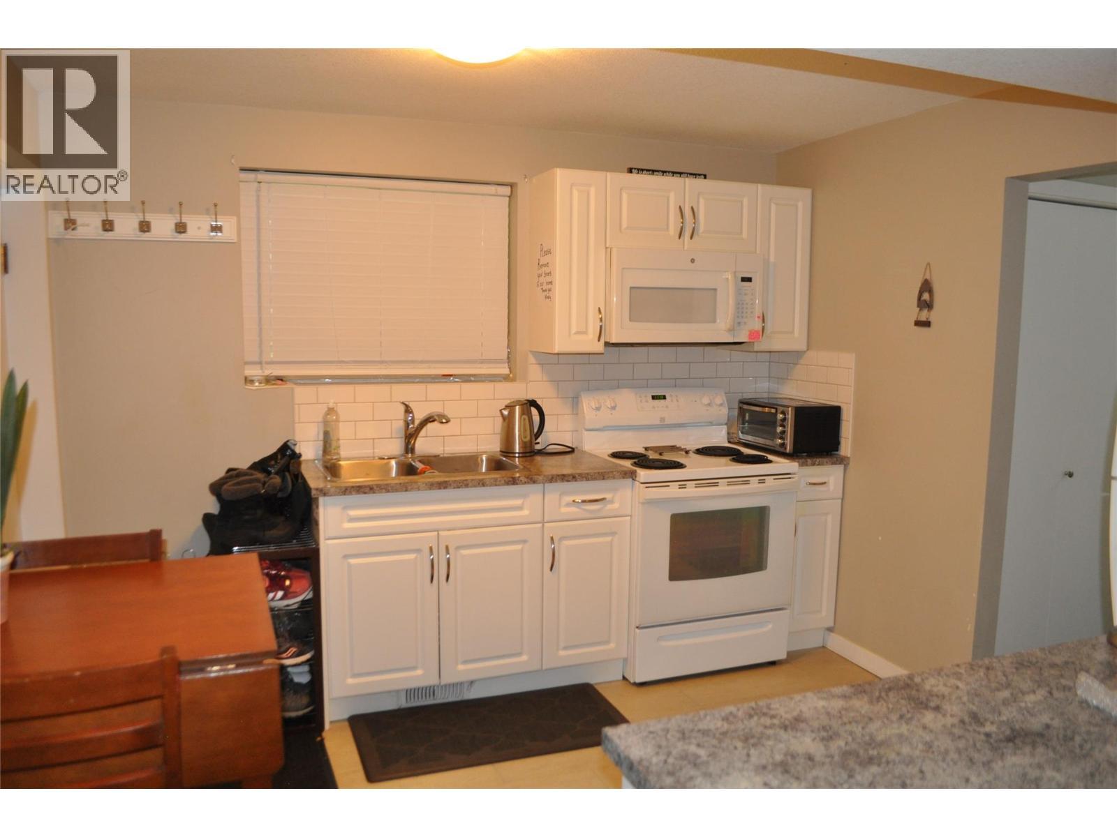 645 Pinetree Road, Kelowna, BC