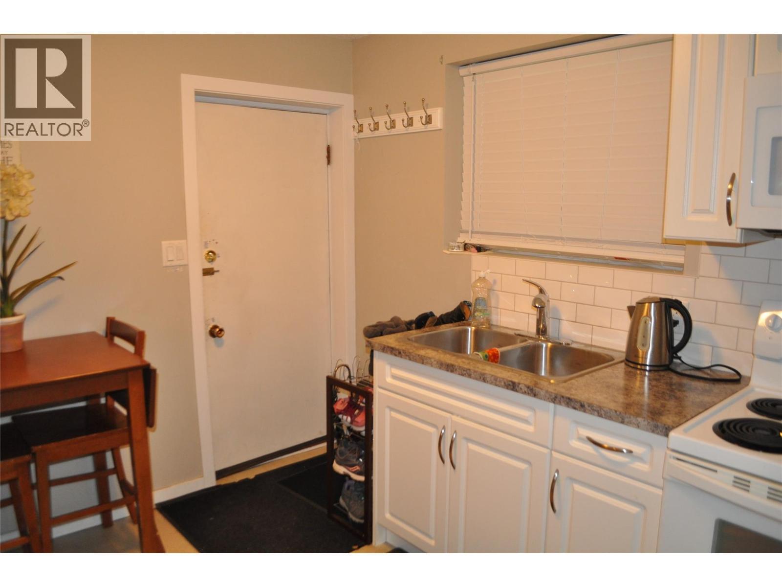 645 Pinetree Road, Kelowna, BC