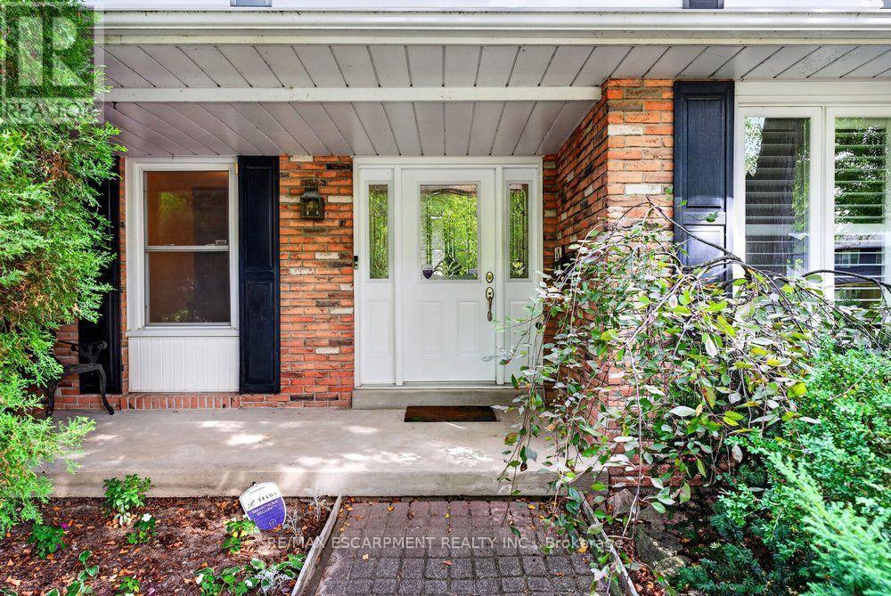 Great curb appeal - 159 All Saints Crescent, Oakville, ON