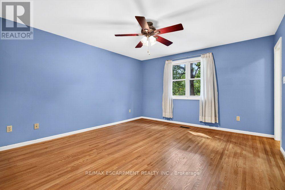 Primary Bdrm - 2 double closets + 3pc Ensuite... - 159 All Saints Crescent, Oakville, ON