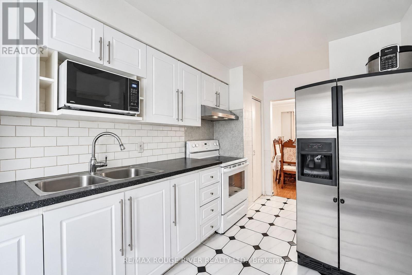 3 - 9 Gosford Boulevard, Toronto, ON