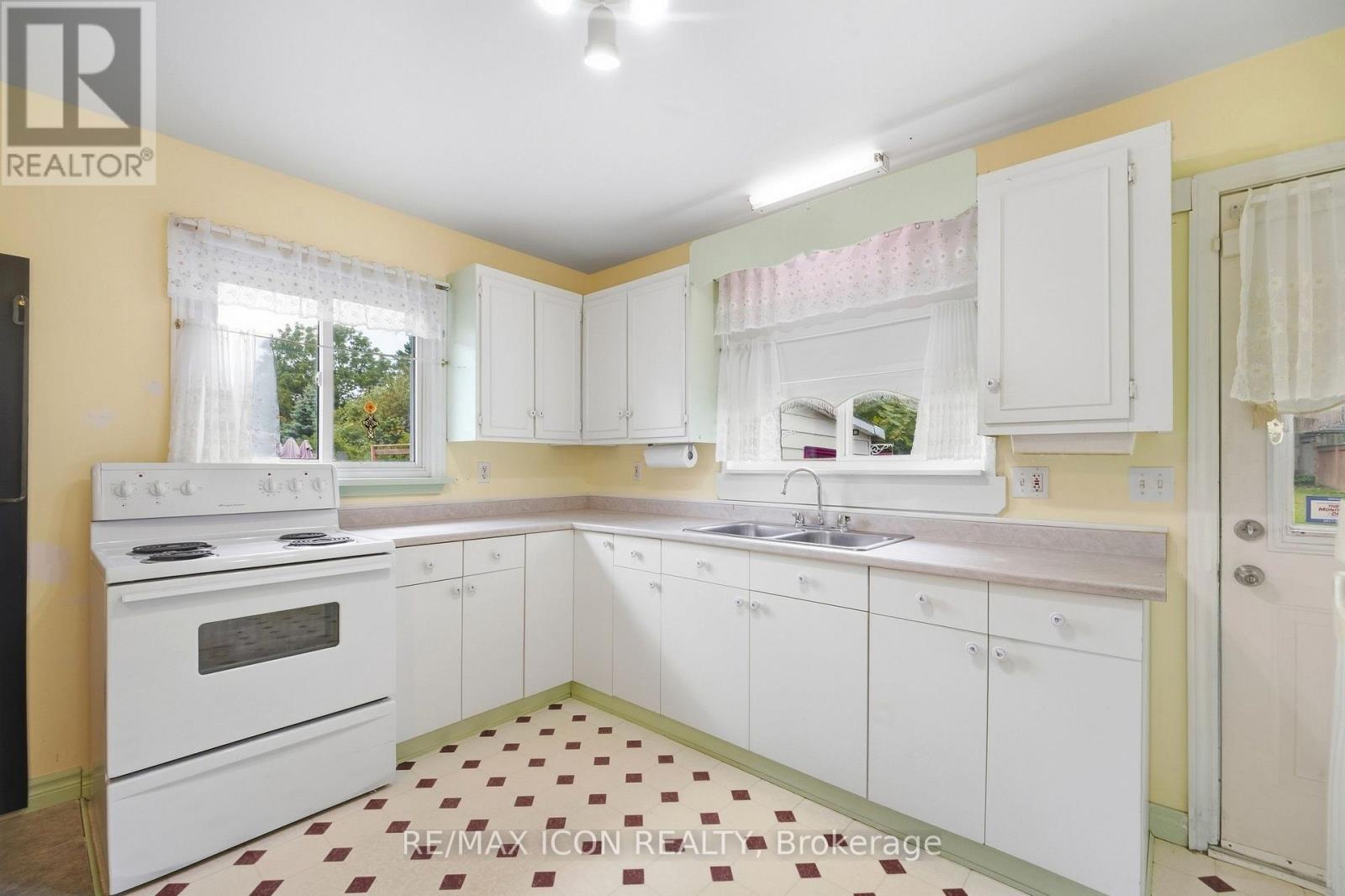 423 Lawrence Avenue, Kitchener, ON