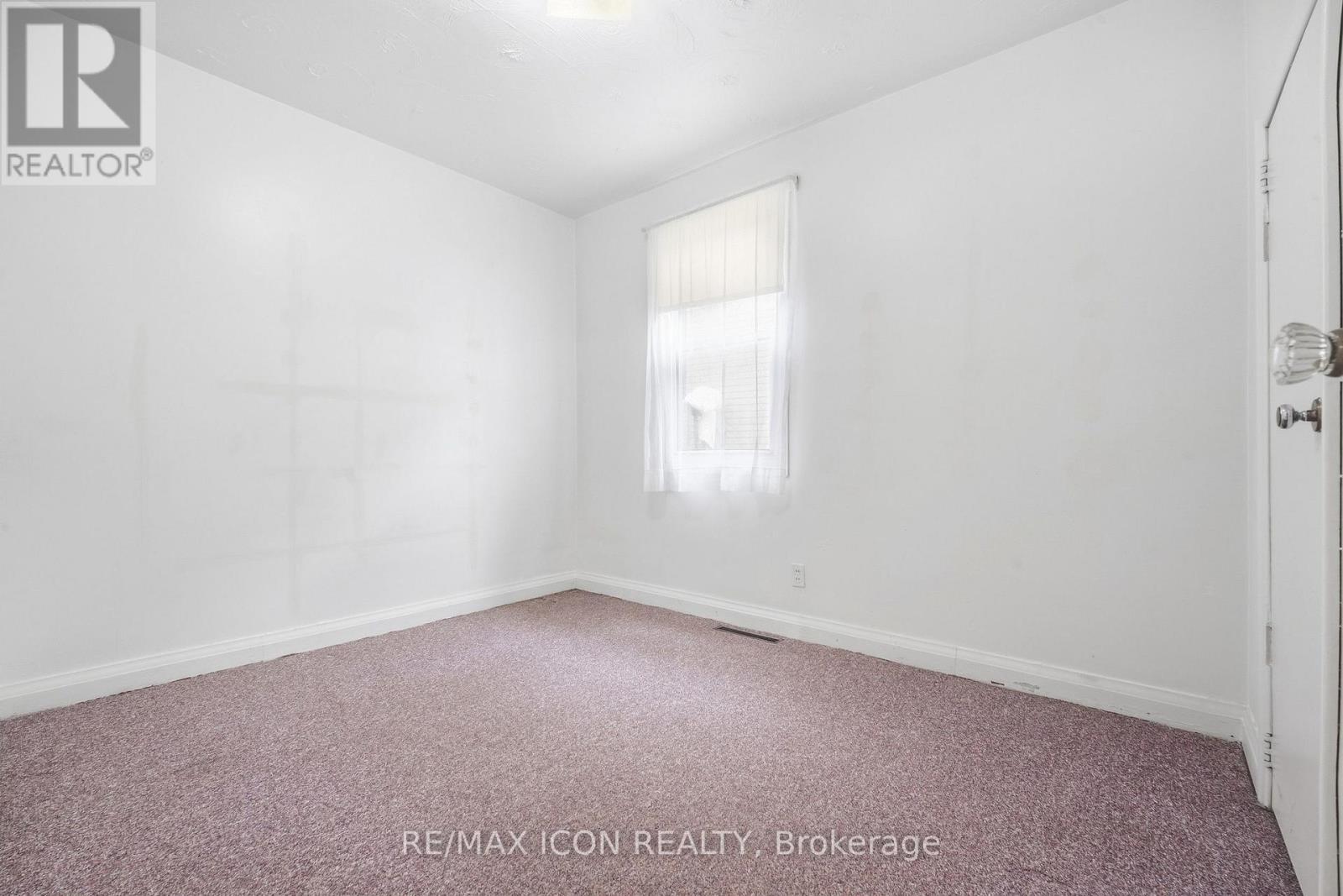 423 Lawrence Avenue, Kitchener, ON