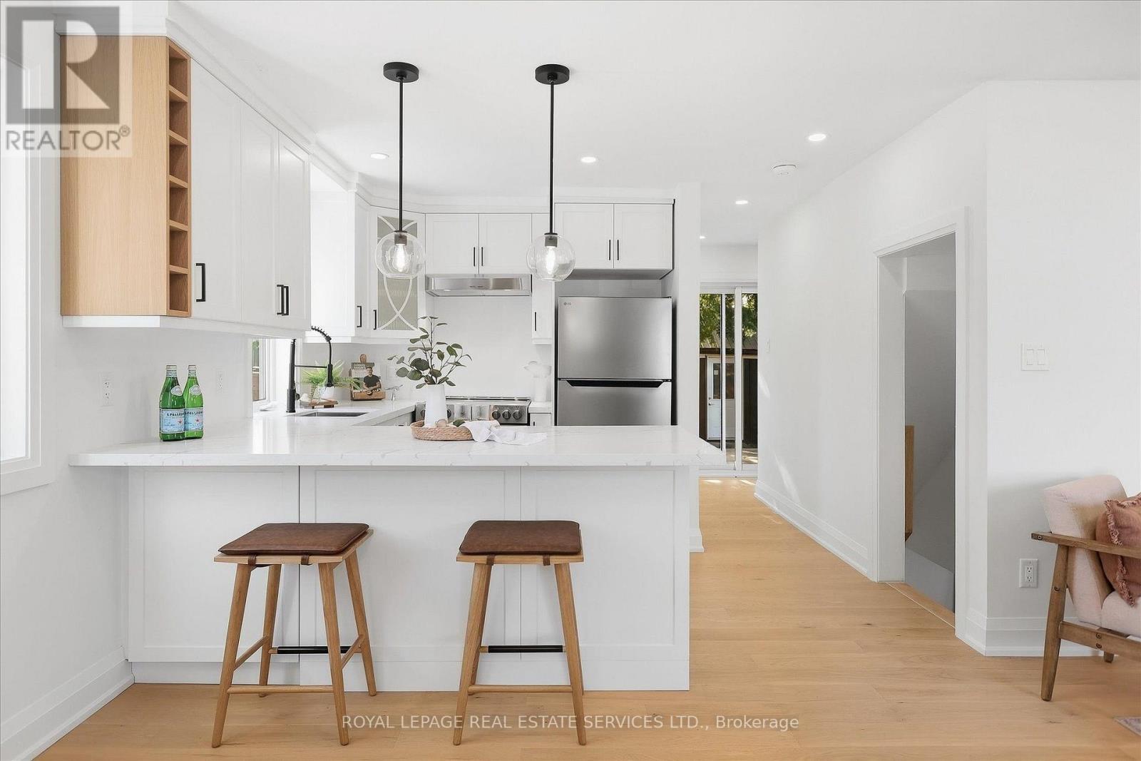 Beautiful Kitchen with Breakfast Bar - 193 Rutherford Avenue, Peterborough, ON
