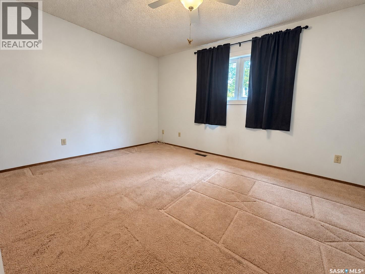 7122 Lawrence Drive, Regina, SK