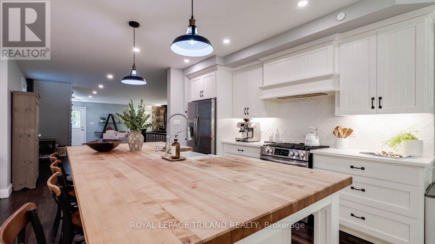 11688 Charlton Drive, Middlesex Centre, ON