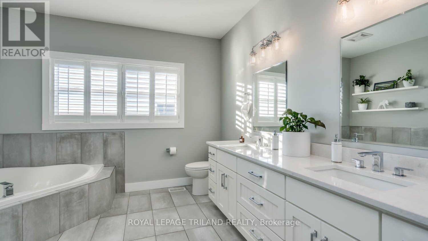 11688 Charlton Drive, Middlesex Centre, ON