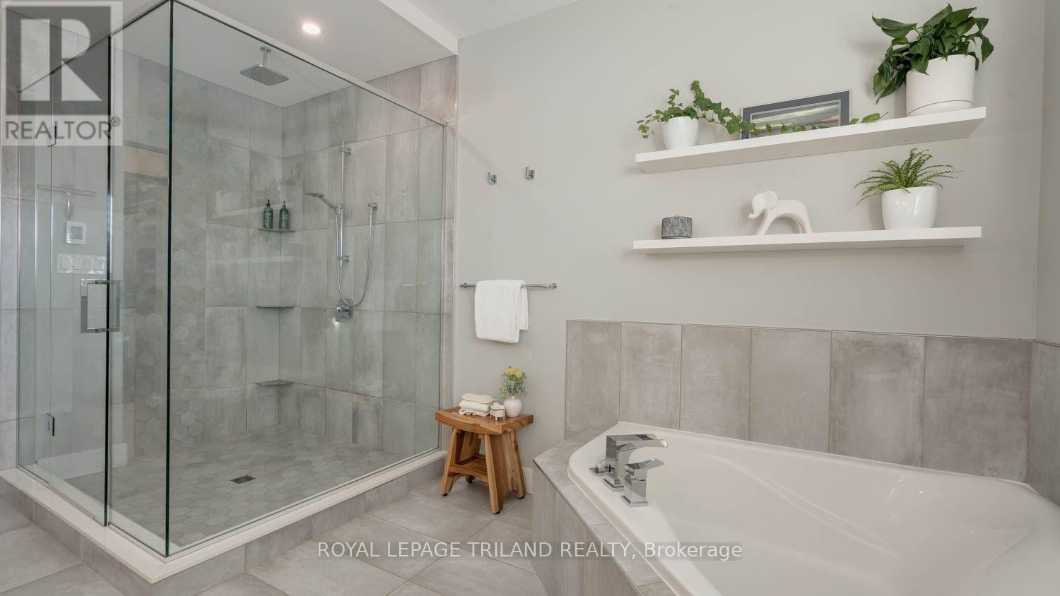 Stunning primary ensuite - 11688 Charlton Drive, Middlesex Centre, ON