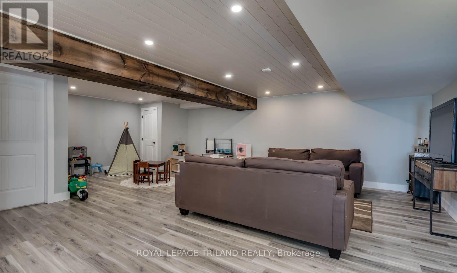 11688 Charlton Drive, Middlesex Centre, ON