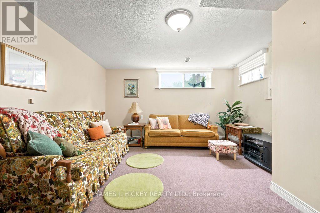 80 Frontenac Crescent, Deep River, ON