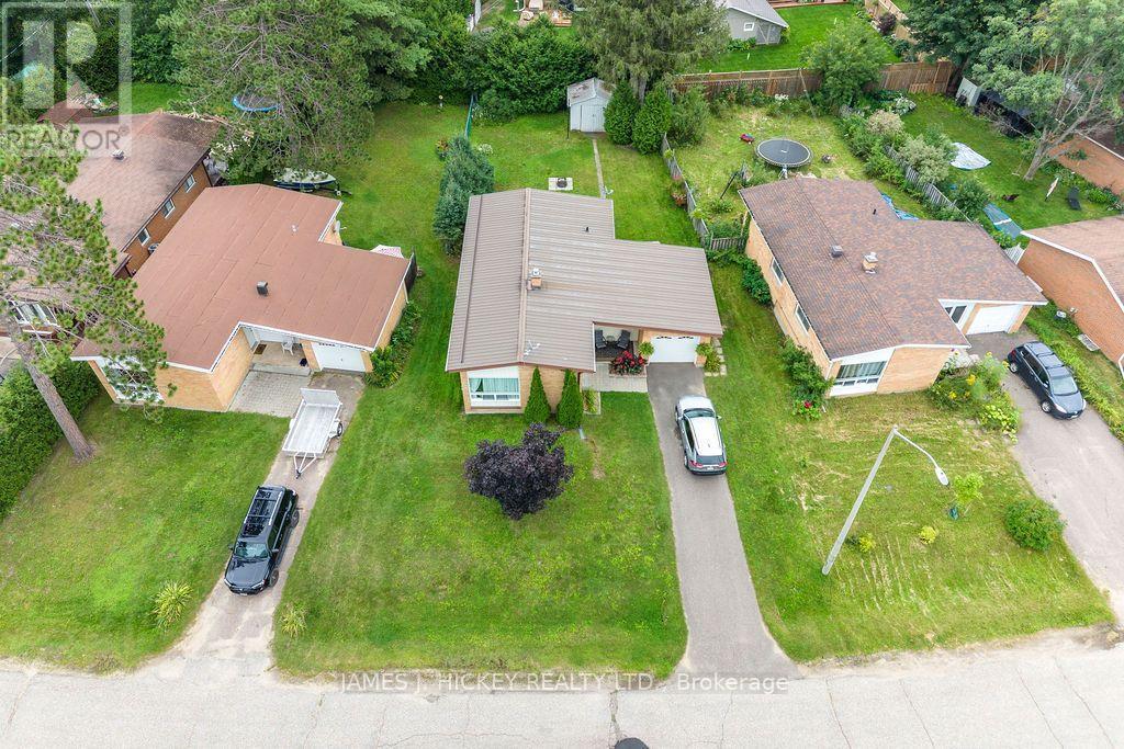 80 Frontenac Crescent, Deep River, ON