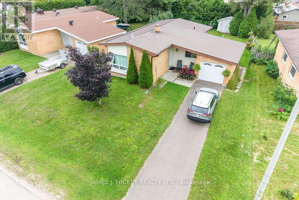 80 Frontenac Crescent, Deep River, ON