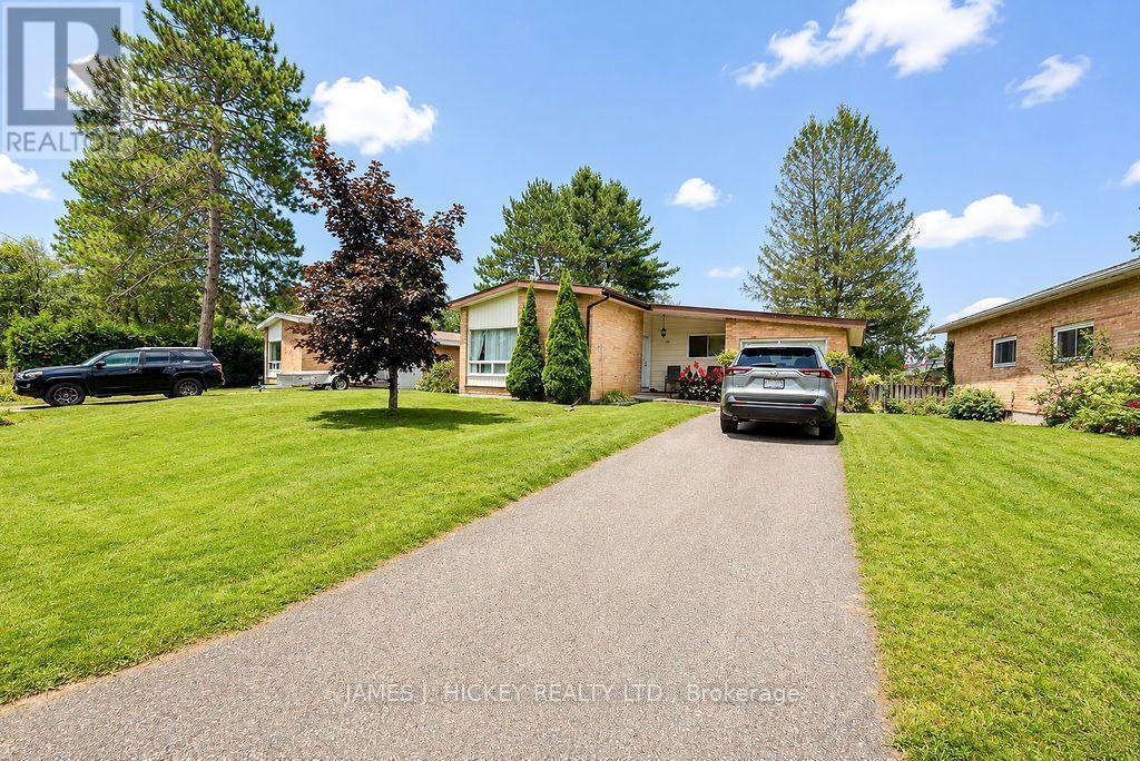 80 Frontenac Crescent, Deep River, ON