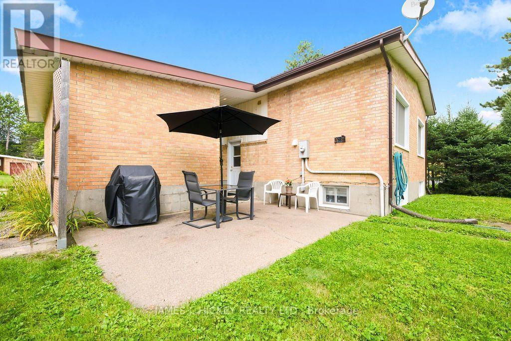 80 Frontenac Crescent, Deep River, ON