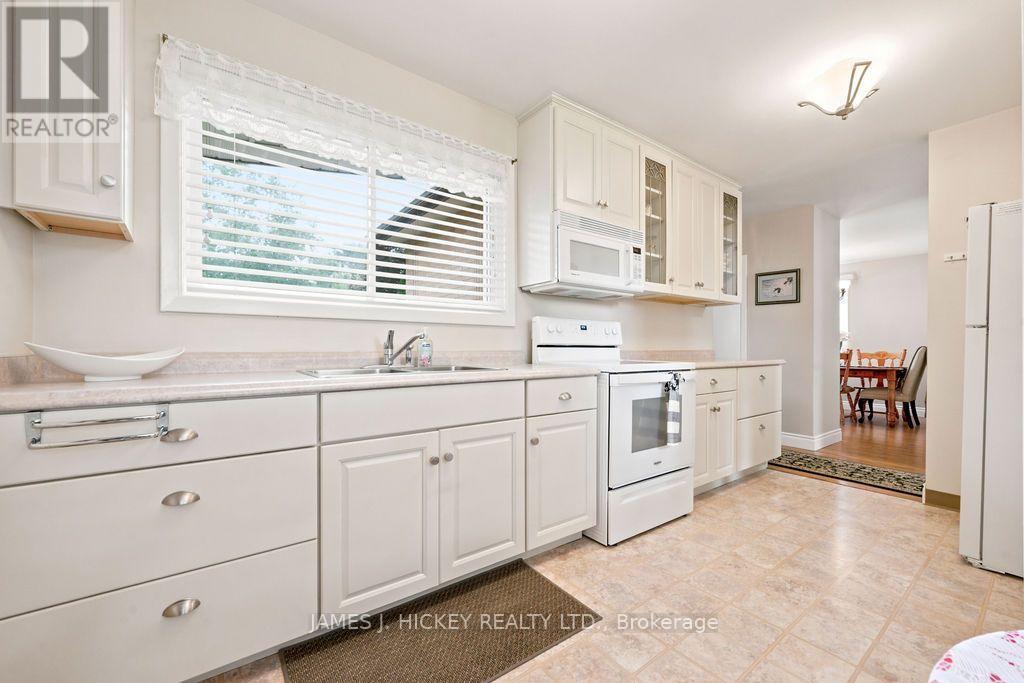 80 Frontenac Crescent, Deep River, ON