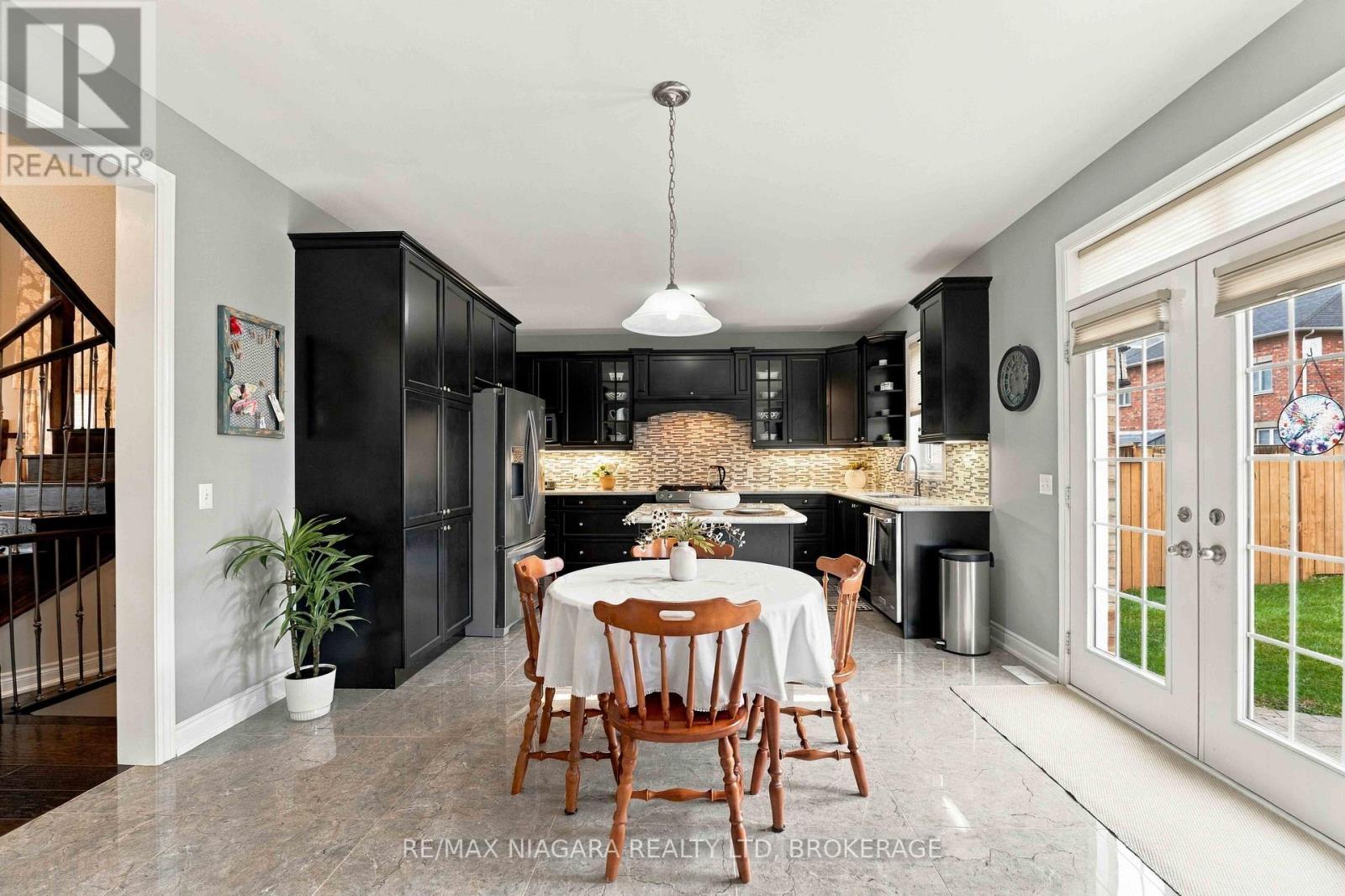 15 Fox Grape Road, Thorold (Confederation Heights), ON