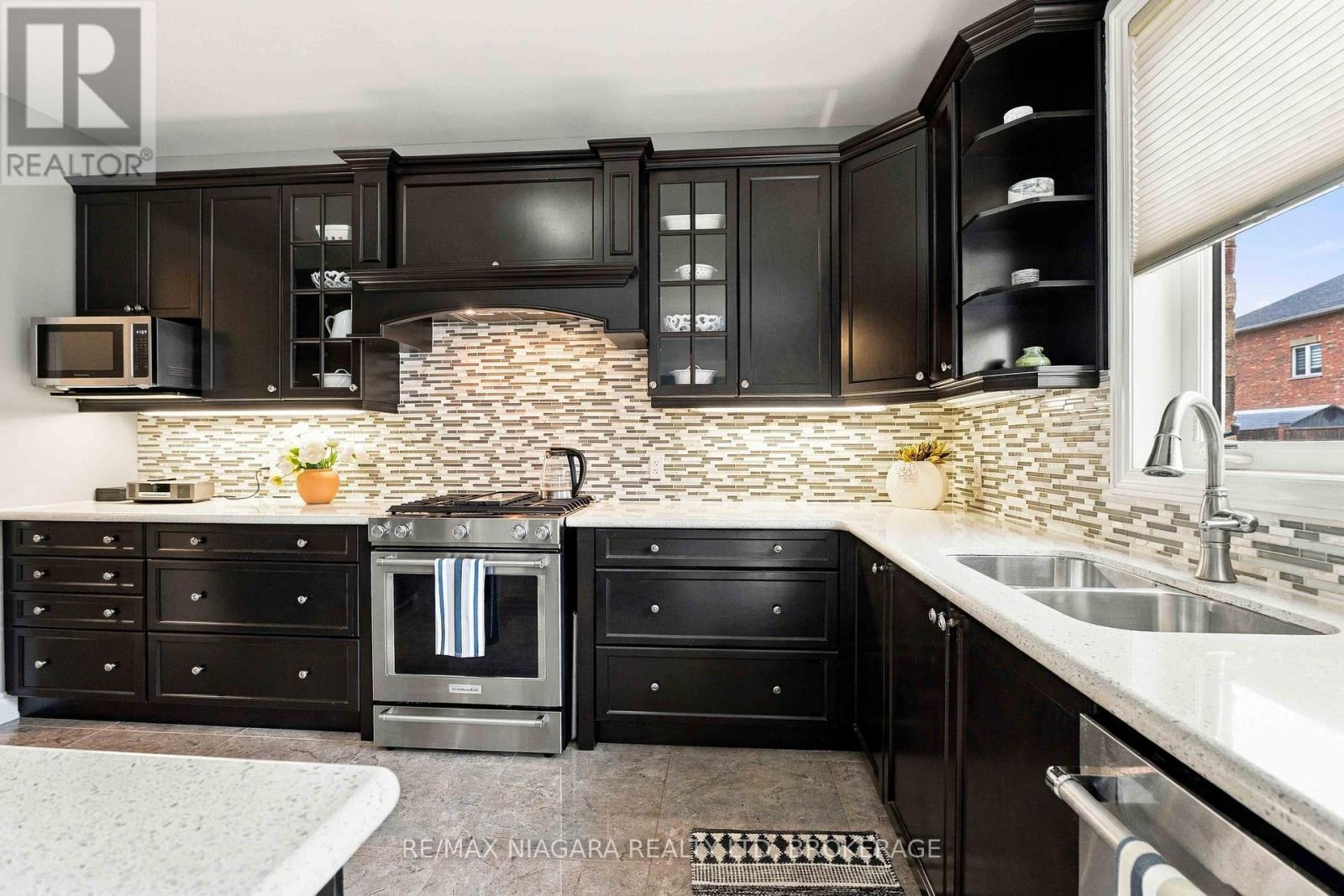 15 Fox Grape Road, Thorold (Confederation Heights), ON