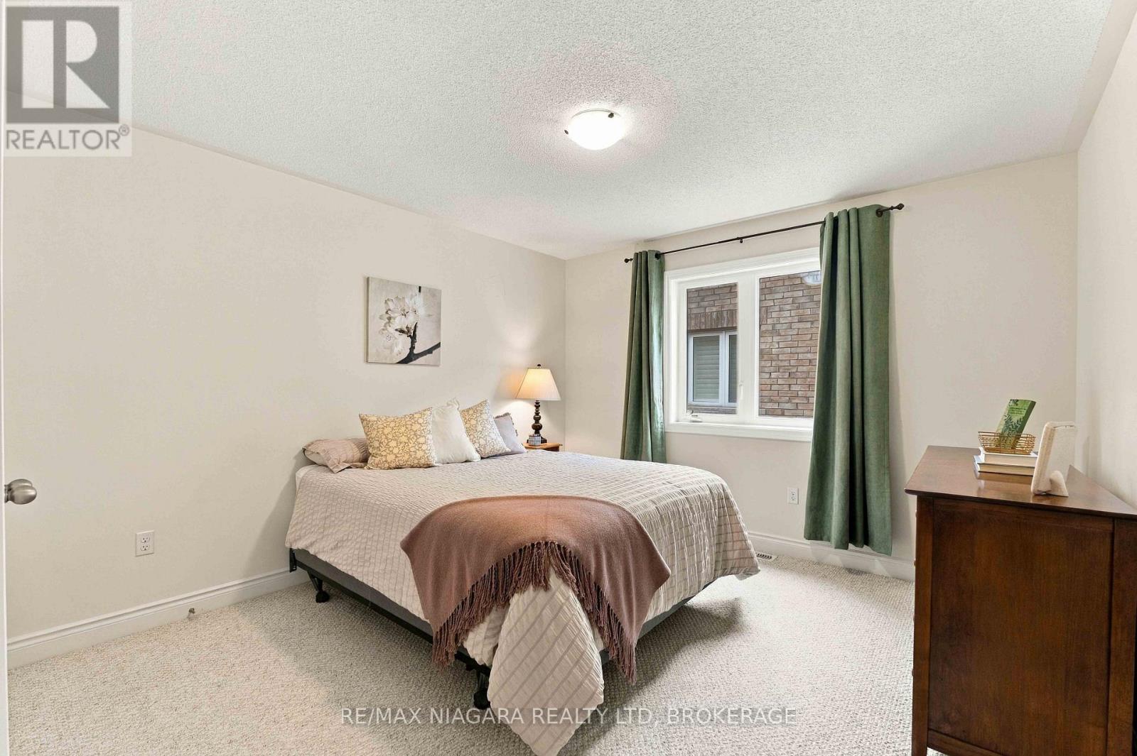 15 Fox Grape Road, Thorold (Confederation Heights), ON