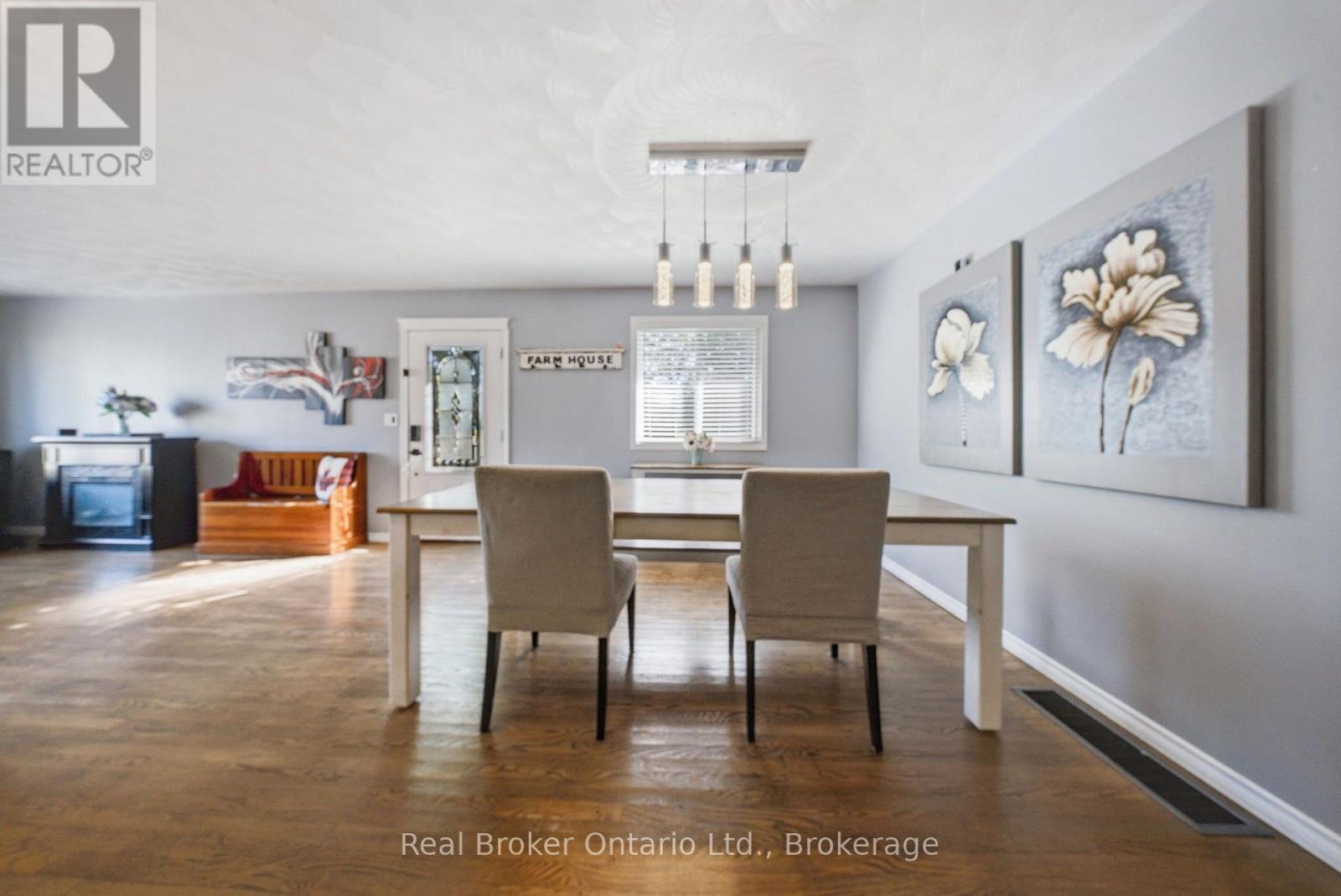 11 Dundas Street W, Brant (Paris), ON