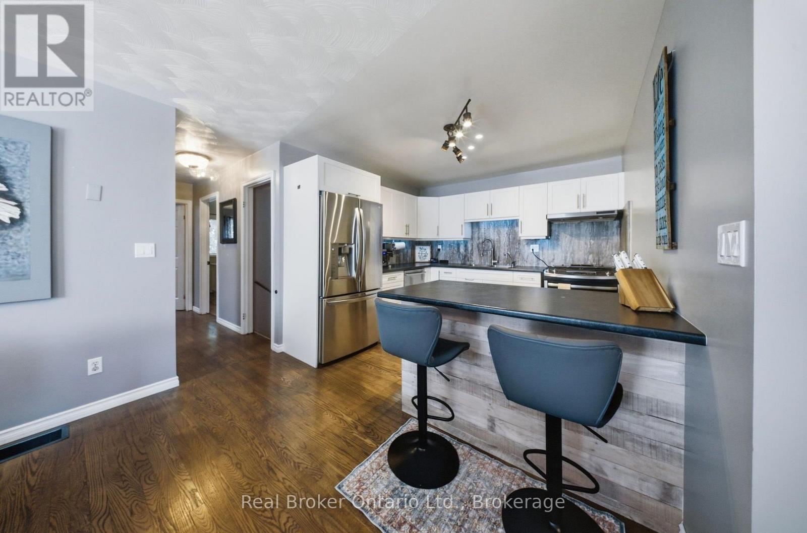 11 Dundas Street W, Brant (Paris), ON