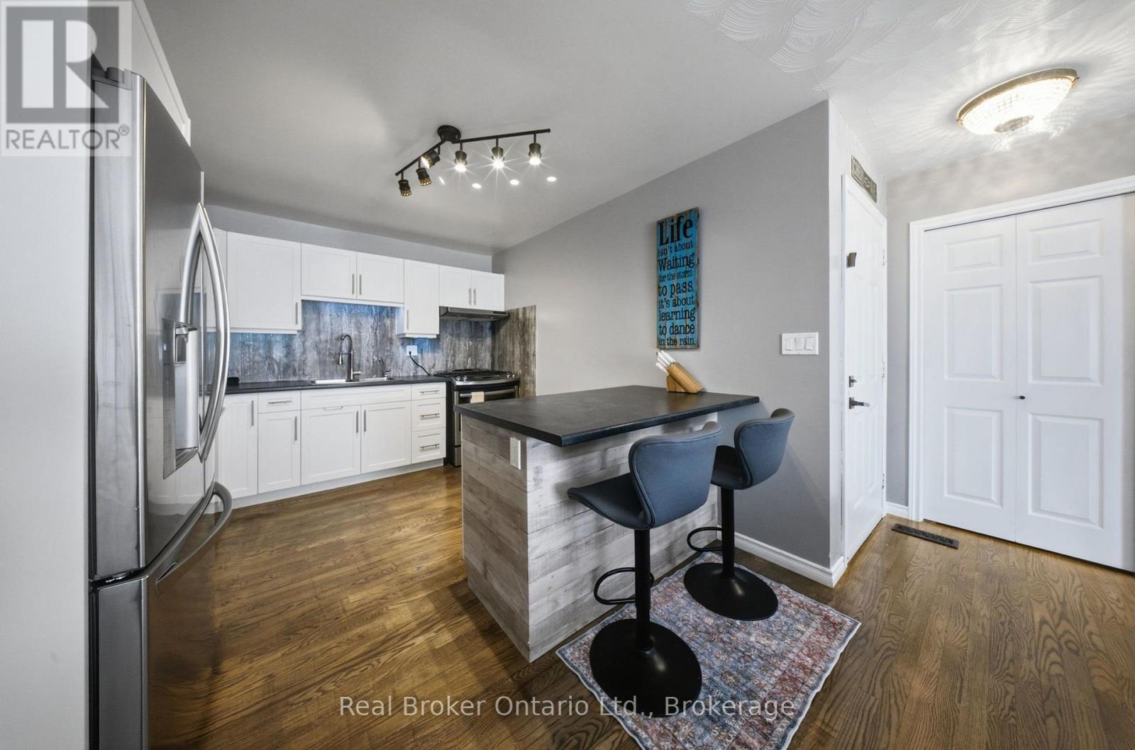 11 Dundas Street W, Brant (Paris), ON