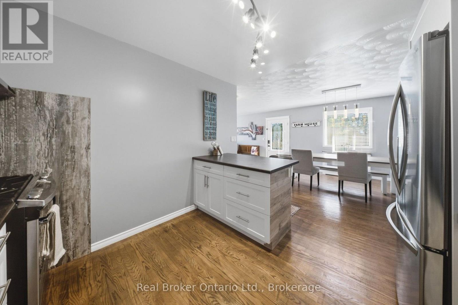 11 Dundas Street W, Brant (Paris), ON