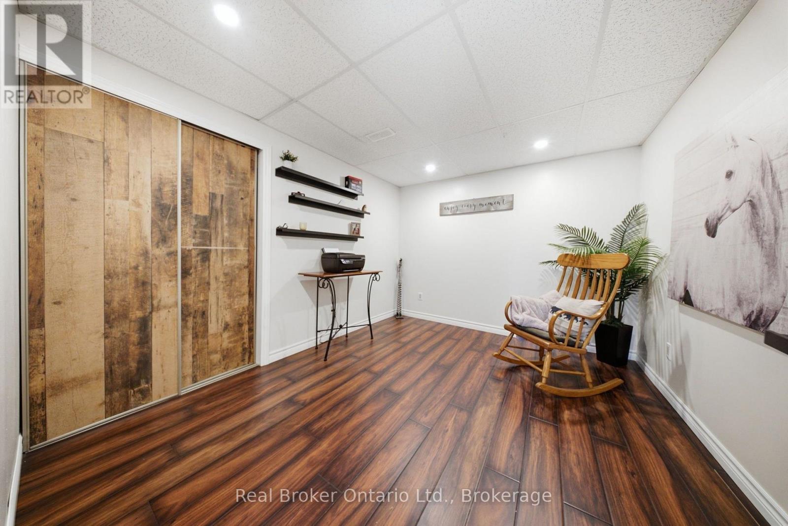 11 Dundas Street W, Brant (Paris), ON