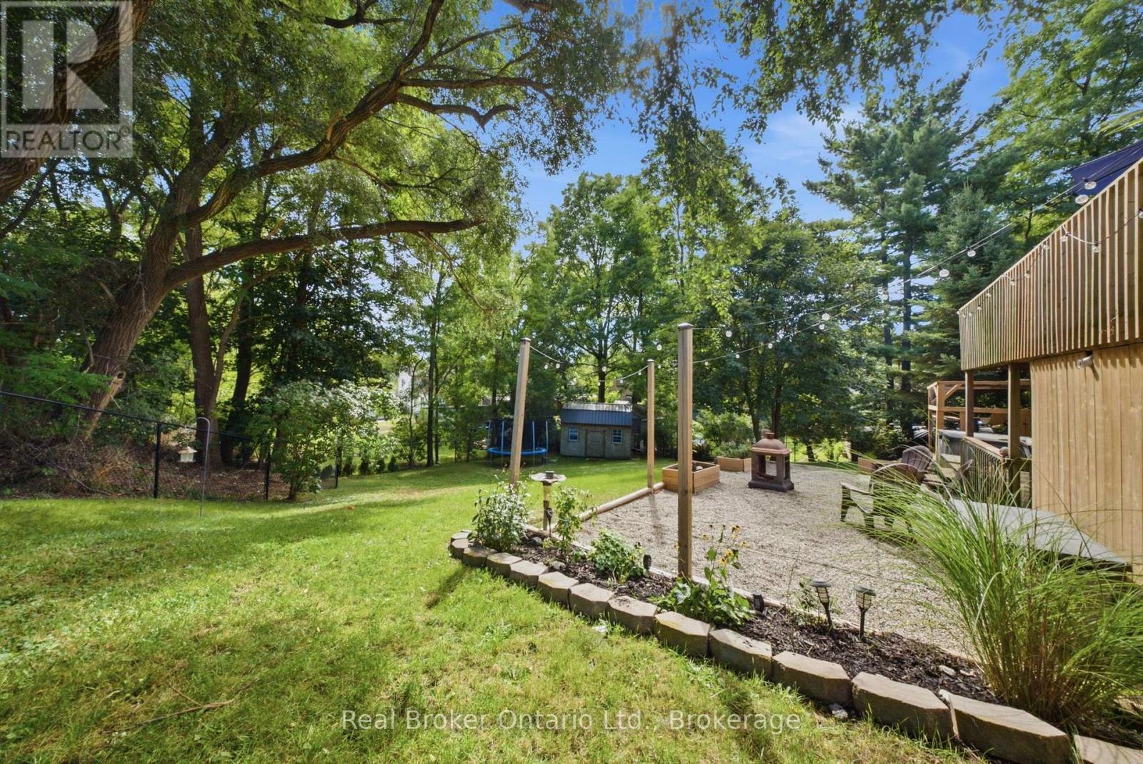 11 Dundas Street W, Brant (Paris), ON