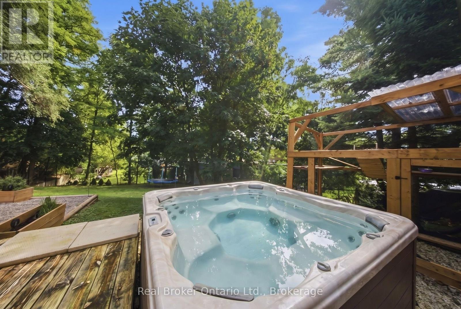 11 Dundas Street W, Brant (Paris), ON