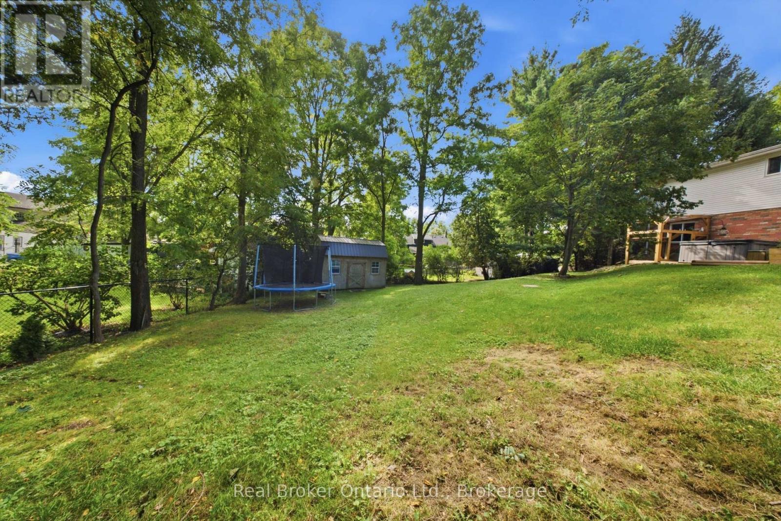 11 Dundas Street W, Brant (Paris), ON