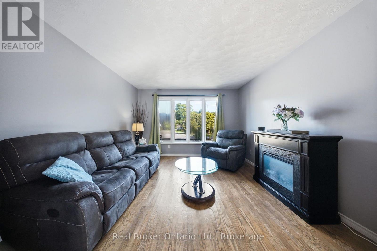 11 Dundas Street W, Brant (Paris), ON
