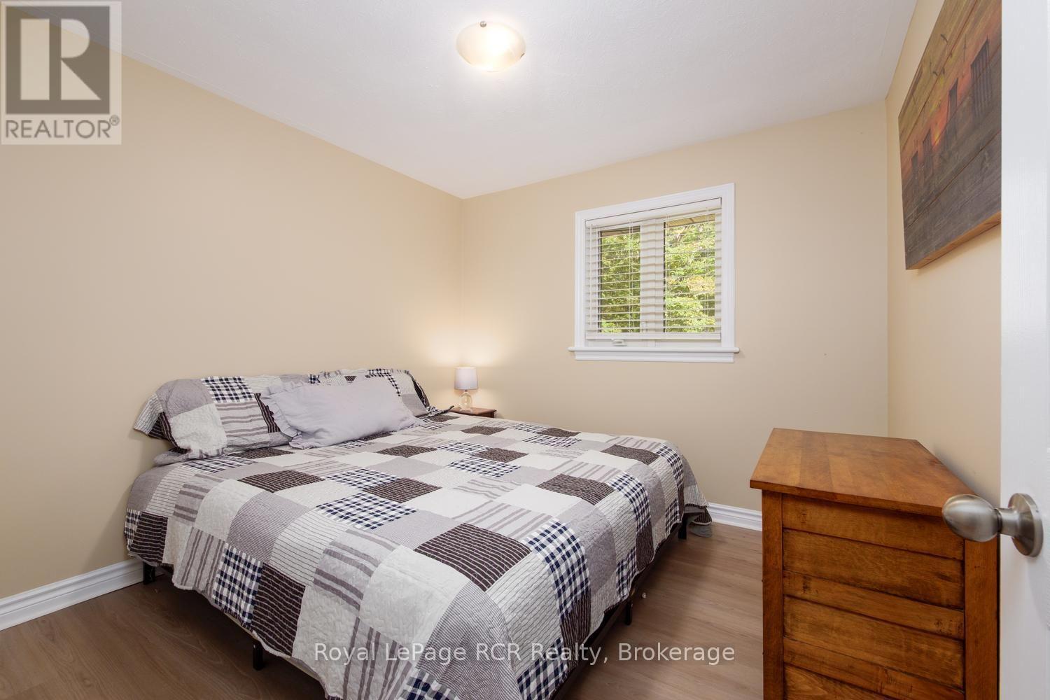 2nd bedroom w' king bed - 84040 Sideroad 6 Road, Meaford, ON