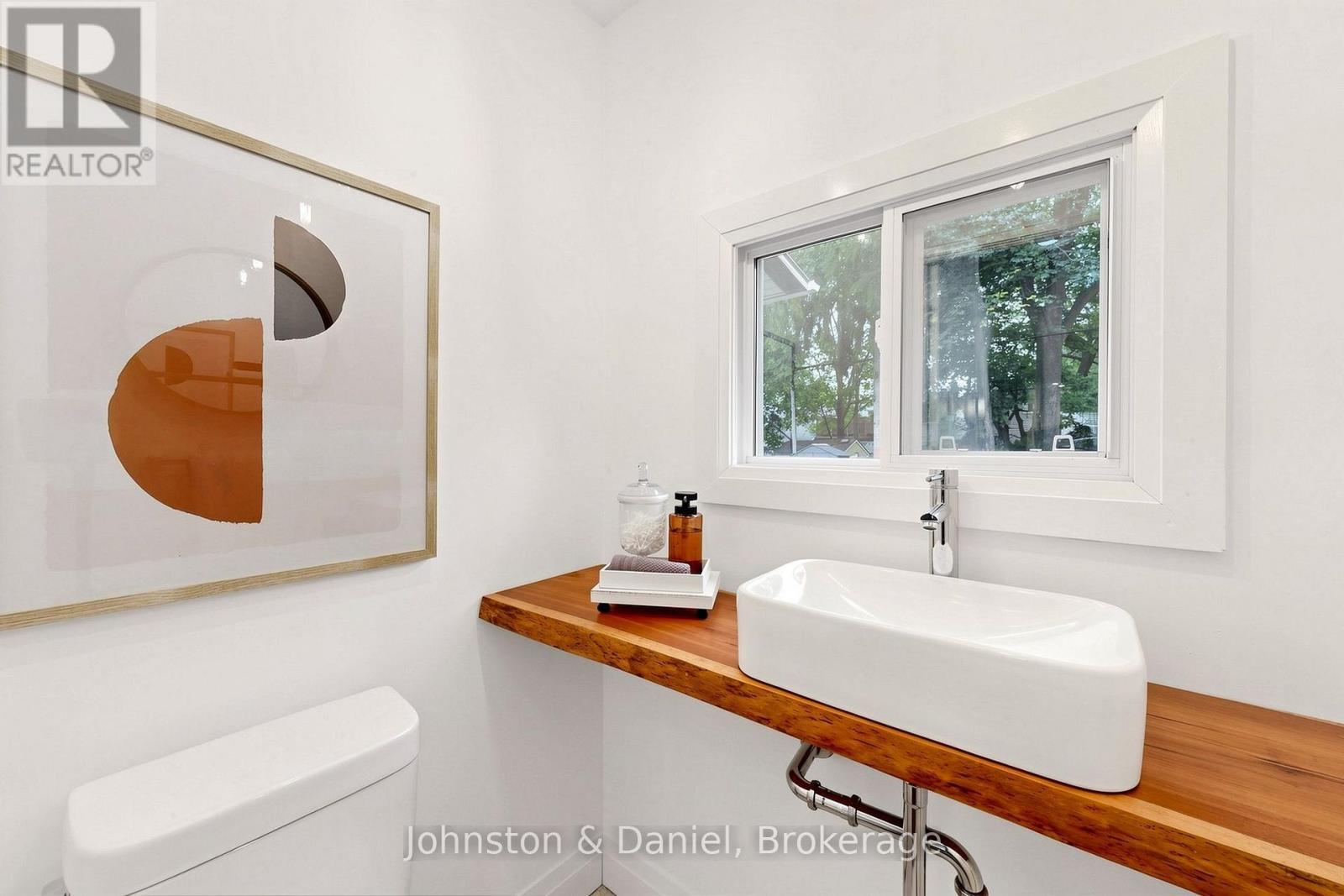 11 Ashland Avenue, Toronto, ON