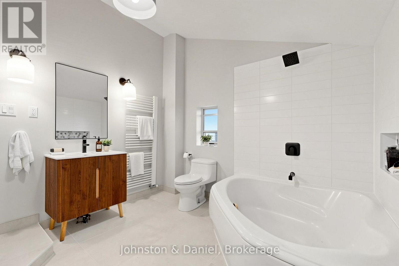 11 Ashland Avenue, Toronto, ON