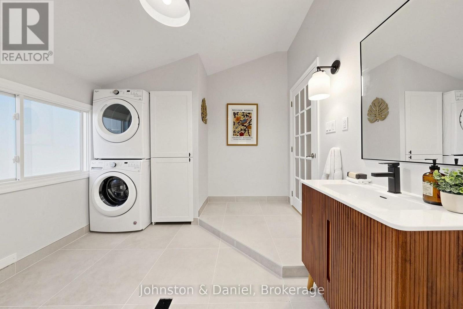 11 Ashland Avenue, Toronto, ON