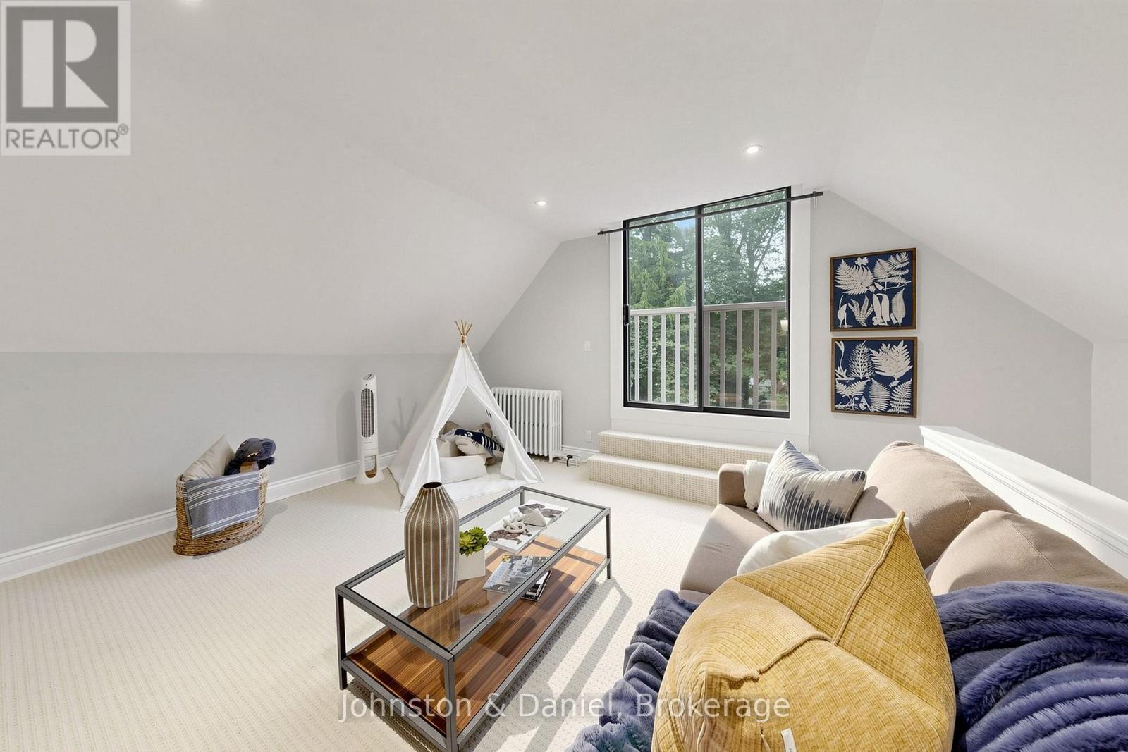 11 Ashland Avenue, Toronto, ON